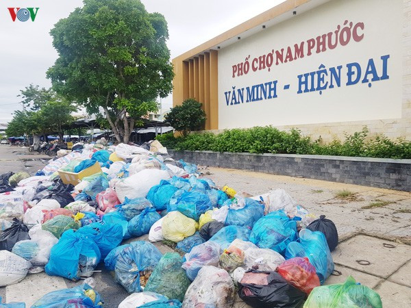 bí thư tỉnh ủy xin lỗi dân vì rác thải gây ô nhiễm môi trường hình 3 bi thu tinh uy xin loi dan vi rac thai gay o nhiem moi truong hinh 3