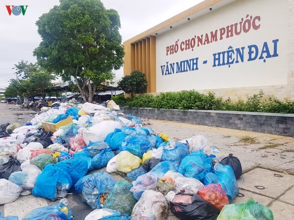 bí thư tỉnh ủy xin lỗi dân vì rác thải gây ô nhiễm môi trường hình 3 bi thu tinh uy xin loi dan vi rac thai gay o nhiem moi truong hinh 3