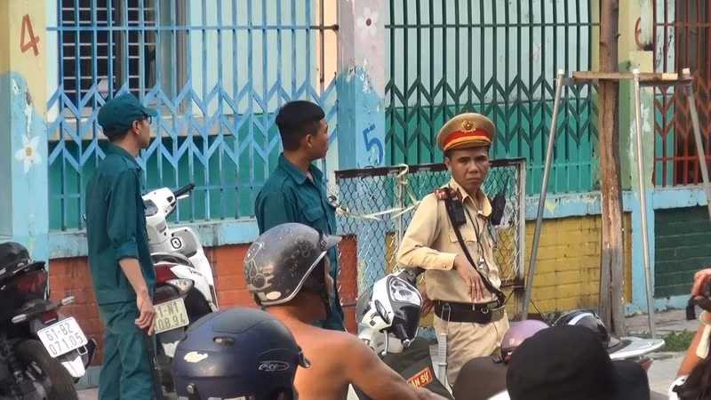 Khám ngôi nhà nghi có liên quan vụ nổ tại Cục thuế Bình Dương - ảnh 2