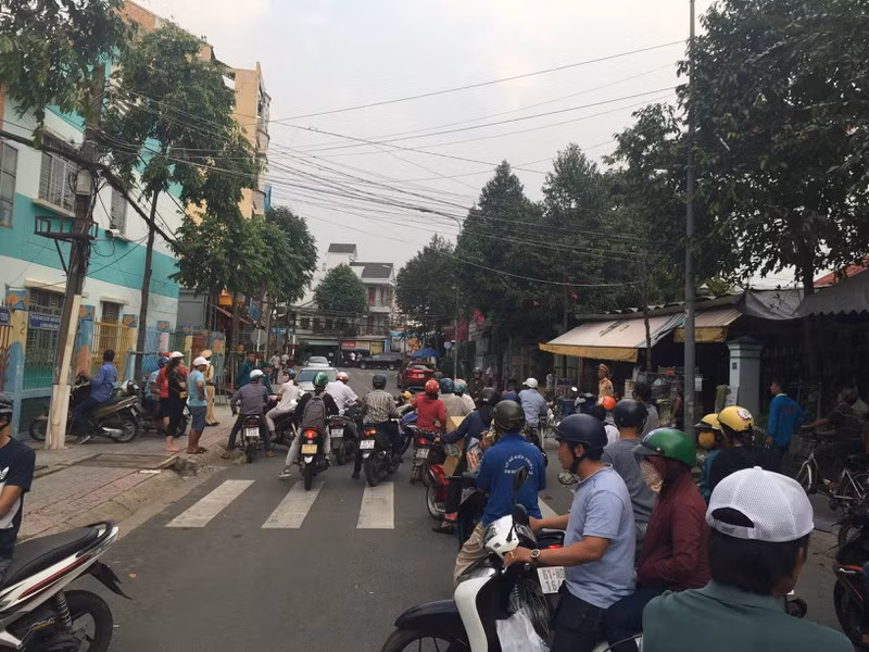 Khám ngôi nhà nghi có liên quan vụ nổ tại Cục thuế Bình Dương - ảnh 1