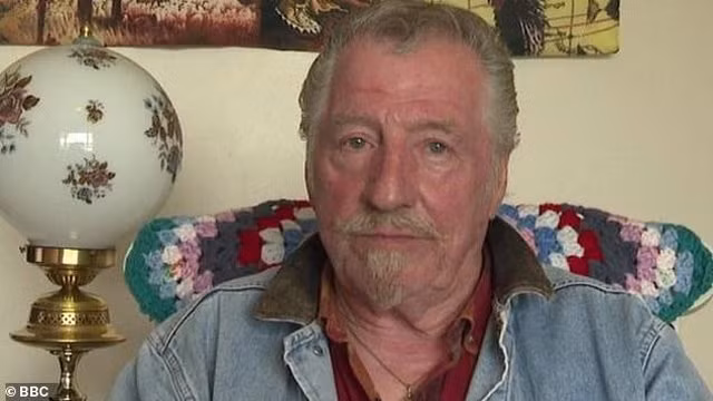 chi gai quyet khong cho xem giay khai sinh, em trai phat hien su that dong troi sau 21 nam - 3