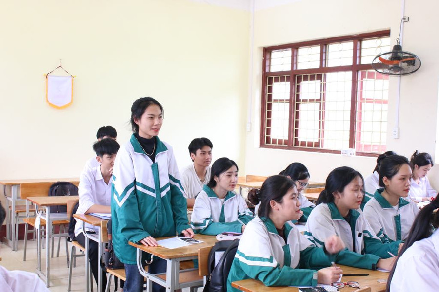 Học sinh trường THPT Định Hóa nỗ lực ôn thi quyết tâm đạt kết quả cao. Học sinh trường THPT Định Hóa nỗ lực ôn thi quyết tâm đạt kết quả cao.