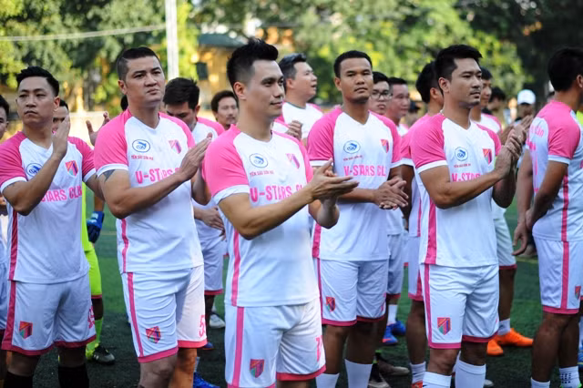 “Người phán xử” đá bóng gây quỹ ủng hộ sinh viên nghèo