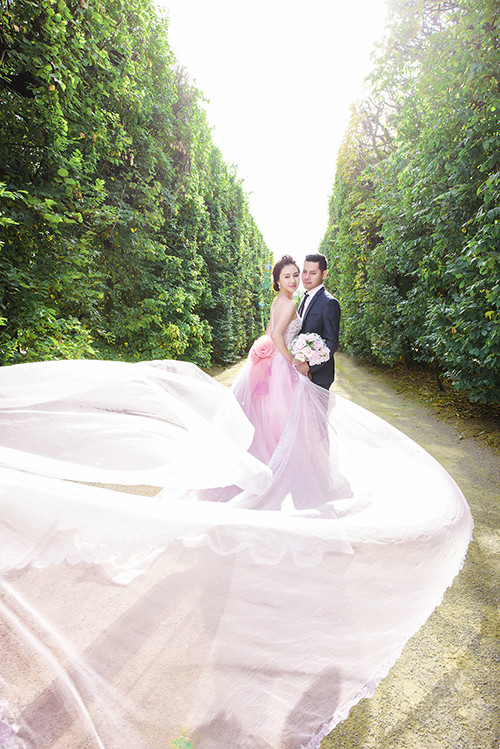 Mãi đến một năm sau, Minh Tùng tình cờ nhìn thấy Facebook cá nhân của Ngọc Anh, không để lỡ cơ hội một lần nữa, anh chàng lập tức gửi lời kết bạn với nàng. Lúc này, Ngọc Anh đang làm việc tại Mỹ sau khi tốt nghiệp đại học ở xứ cờ hoa.