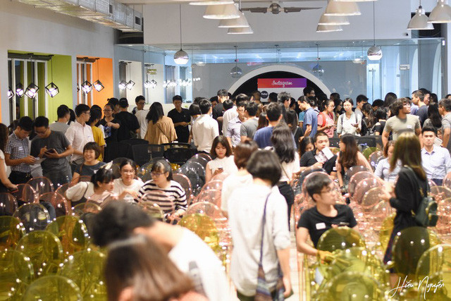 Du học sinh Việt mang văn hóa chia sẻ “tôi thất bại” về Việt Nam ảnh 4 Không gian “networking” của khán giả tham gia chương trình.