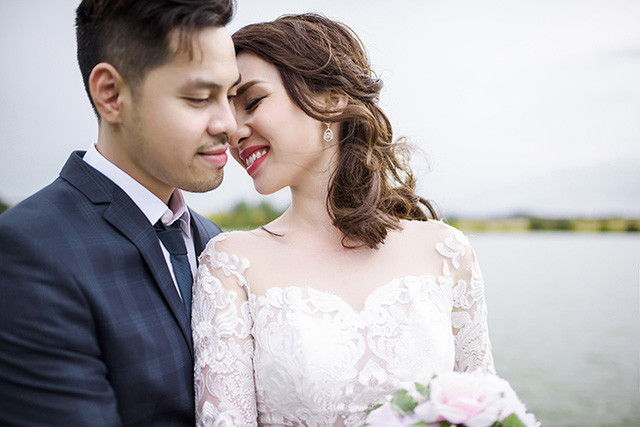 Cả hai đã có những giây phút ngọt ngào nhất trong thời gian Minh Tùng ở Mỹ. “Cuối cùng, mình cũng có thể nắm tay và ôm cô ấy thật chặt. Bọn mình có thể cùng đi chơi, đi dạo, nấu ăn cho nhau như những đôi tình nhân thật sự, chứ không chỉ qua những tin nhắn hay cuộc điện thoại nữa”, chú rể nói.