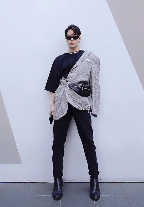 Vest mất một ống tay được sao Việt ưa chuộng