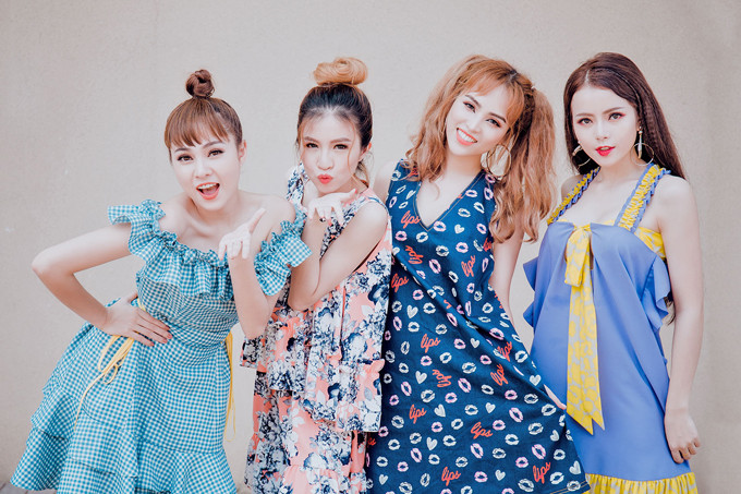 do-dao-pho-sac-mau-ruc-ro-cho-nang-tre-trung-5