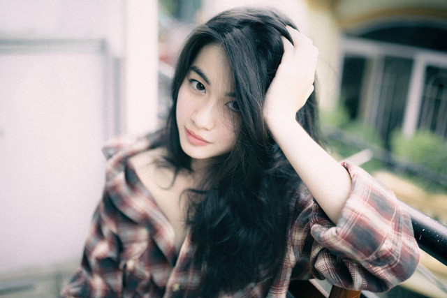 Vi tiết lộ thêm rằng gương mặt của cô hoàn toàn tự nhiên, không hề có sự can thiệp của phẫu thuật thẩm mỹ.