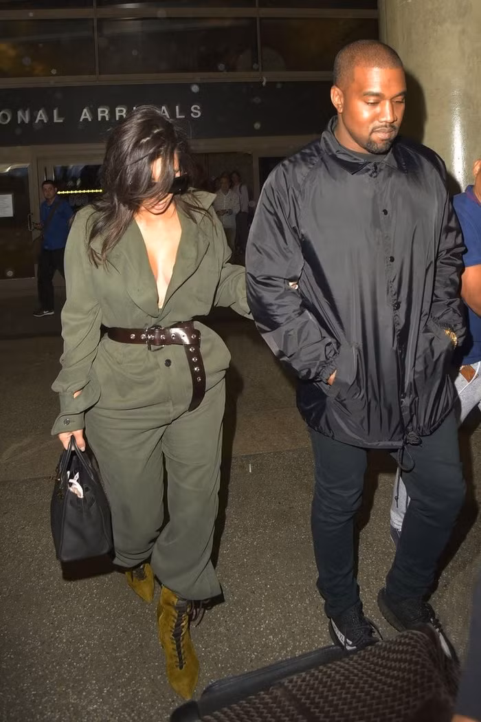 Đến fan cũng phải lắc đầu ngao ngán với kiểu diện đồ kỳ quái của sao Hollywood khi tới sân bay