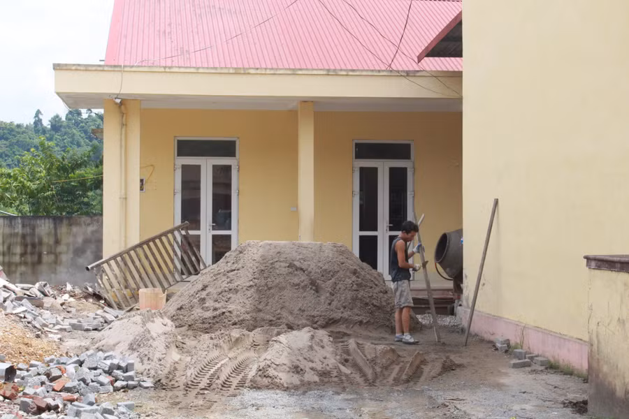 Trường Phổ thông DTBT THCS Sảng Mộc đang hoàn thiện các công trình trước khi đón học sinh quay trở lại trường. Trường Phổ thông DTBT THCS Sảng Mộc đang hoàn thiện các công trình trước khi đón học sinh quay trở lại trường.