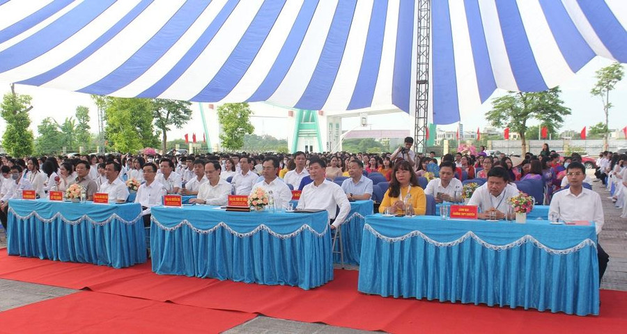 Lãnh đạo tỉnh Thái Nguyên dự Lễ khai giảng năm học mới 2022 - 2023 tại trường THPT Chuyên Thái Nguyên