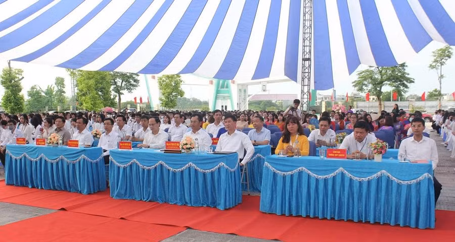 Lãnh đạo tỉnh Thái Nguyên dự Lễ khai giảng năm học mới 2022 - 2023 tại trường THPT Chuyên Thái Nguyên