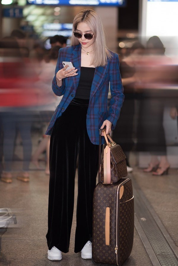 Sau chuỗi ngày mặc xấu liên tục, Nam Em gây ngỡ ngàng với style mới đẹp xuất sắc ảnh 4 Sau chuỗi ngày liên tục lọt top thảm họa, nam em khiến nhiều người ngỡ ngàng với style sành điệu chất lừ