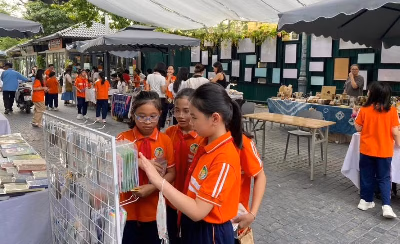 'Phố sách tháng 10' với chủ đề 'Ngôn ngữ và nguồn cội'