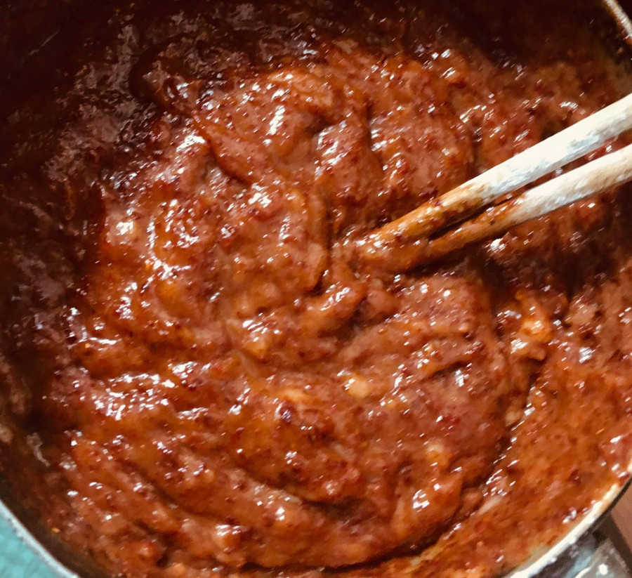 Bột nếp nấu xong trộn với ớt bột, nước mắm để nguội... Bột nếp nấu xong trộn với ớt bột, nước mắm để nguội...