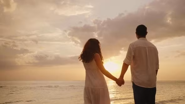 Bước quan trọng nhất để có mối quan hệ yêu thương lâu dài là phát triển sự hấp dẫn thể chất ban đầu thành cảm xúc bền vững. (Ảnh: ITN).