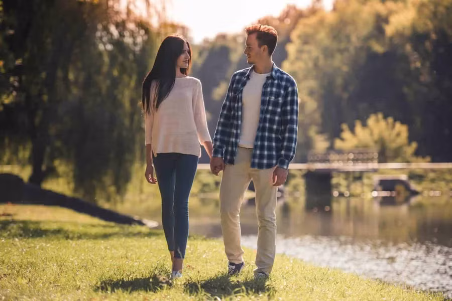 Sự bảo vệ không chỉ dừng lại ở việc mua những thứ xa hoa mà còn bao gồm việc chú ý đến những điều nhỏ nhặt bạn cần hoặc những gì bạn thích. (Ảnh: ITN)