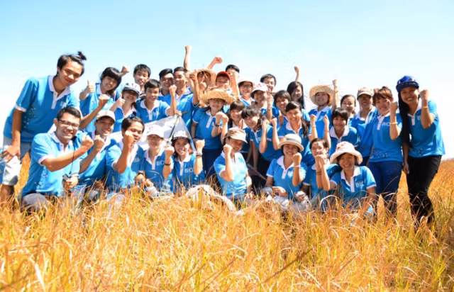 Thực hành và trải nghiệm tại môi trường thực địa luôn là những giờ học thường xuyên của sinh viên nhóm ngành môi trường của Trường ĐH Công nghiệp Thực phẩm TPHCM