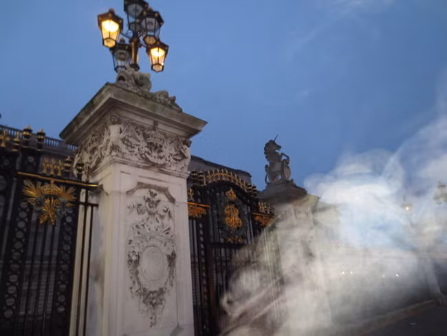 12 bức ảnh bóng trắng mập mờ khiến bạn không thể phủ nhận linh hồn là có thật - Ảnh 9.