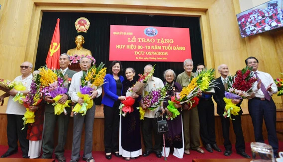 Hà Nội: Tặng và truy tặng huy hiệu Đảng đối với 6.339 đảng viên