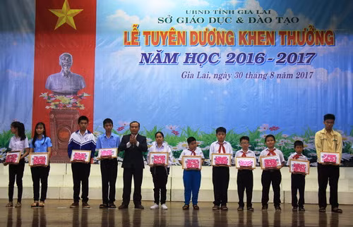 Nhiều em đạt giải cao trong các kỳ thi quốc gia được khen thưởng