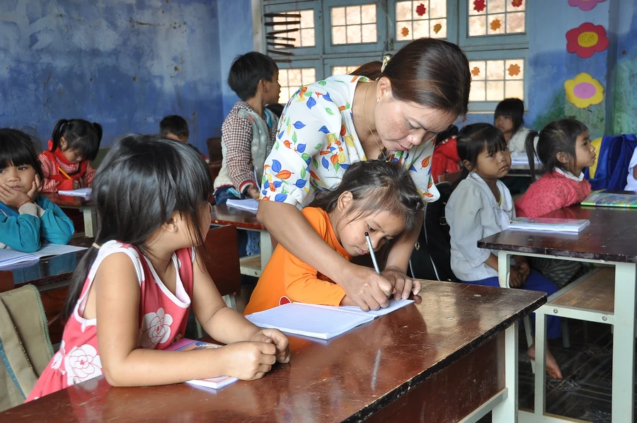 Vượt khó bước vào năm học mới