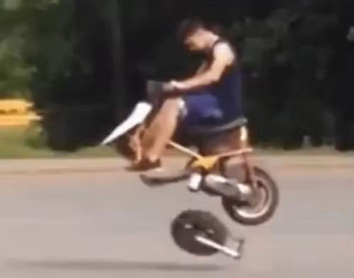 Một giây trước tai nạn.