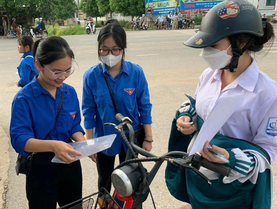 Hỗ trợ thí sinh bảo quản đồ dùng cá nhân