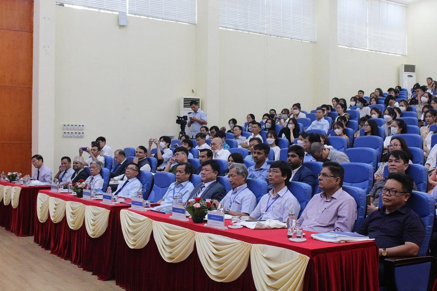 Đại biểu tham dự Hội nghị Đại biểu tham dự Hội nghị