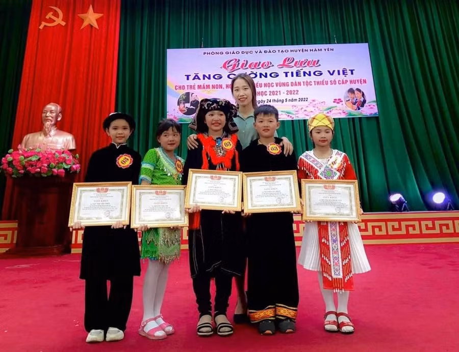 Không chỉ cố gắng về công tác chuyên môn, cô Vân còn năng nổ nhiệt tình trong các hoạt động phong trào.