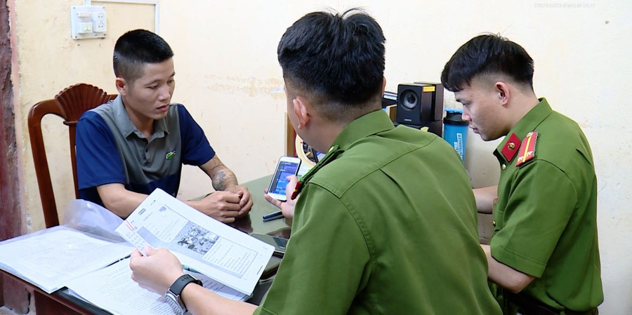 Đối tượng Hà Văn Hùng,với vai trò trưởng nhóm tại cơ quan Công an. (Ảnh: CATH).