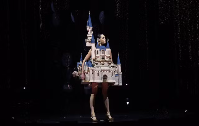  “Số 236 đường Trinh nữ” (2018) - Lynn Christiansen (Mỹ) 