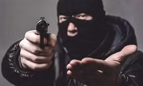 Cướp 1 tỷ đồng trong chung cư cao cấp Hà Nội bằng... súng nhựa