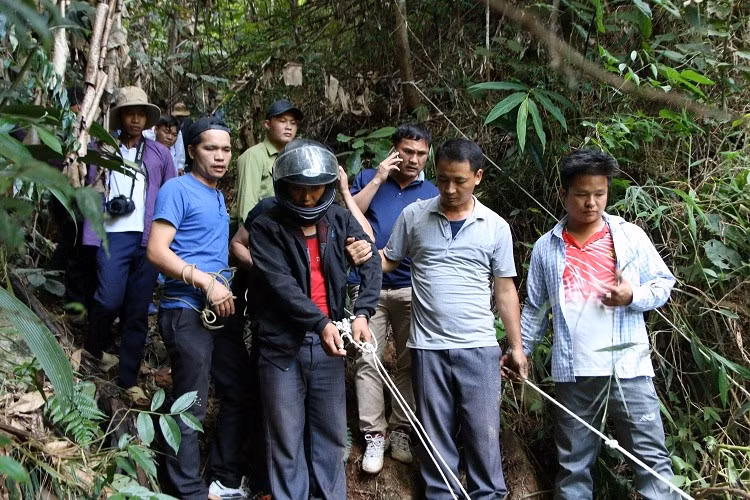 ron toc gay truoc loi khai cua 2 nghi pham giet nhan vien buu dien hinh anh 1