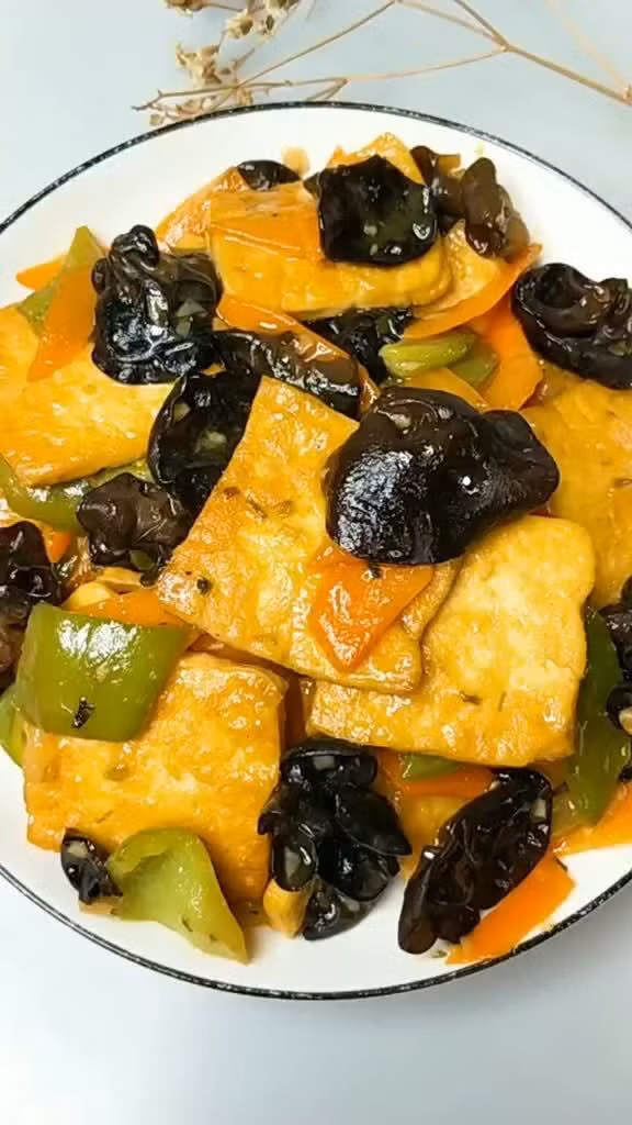 Được đầu bếp nhà hàng chỉ cho cách làm món đậu hũ chiên ngon tuyệt phẩm, cả nhà ăn xong ai cũng khen nức nở-1