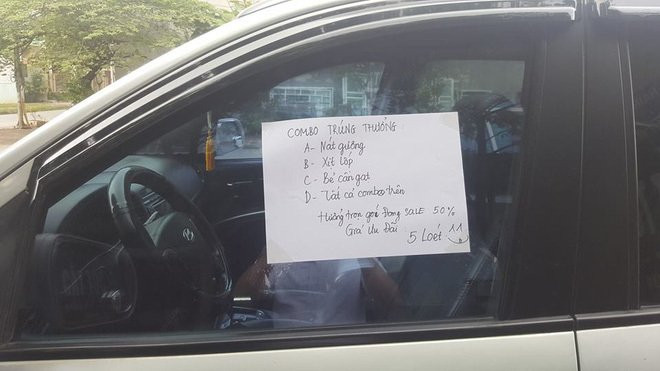 Đỗ xe bên lề vài phút, chủ nhân quay ra đầy ngỡ ngàng vì những mảnh giấy lạ dán đầy ô tô Đỗ xe bên lề vài phút, chủ nhân quay ra đầy ngỡ ngàng vì những mảnh giấy lạ dán đầy ô tô