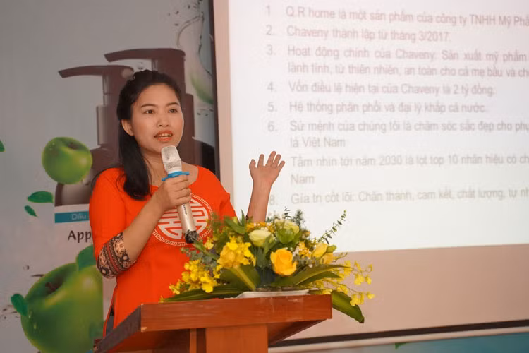 Bà Giang Nguyễn - CEO Công ty Chaveny chia sẻ tại buổi lễ