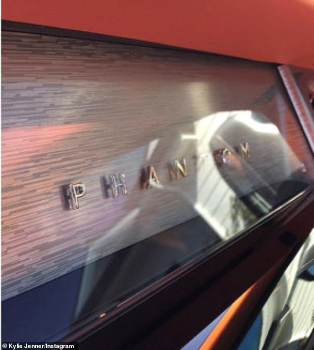 Nữ tỉ phú tự thân trẻ nhất thế giới khoe dàn siêu xe khủng - ảnh 4