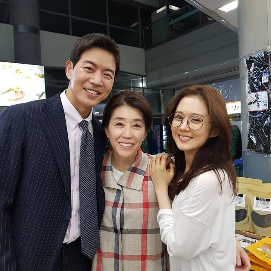 Sao Hàn khoe mặt mộc không tì vết, được cư dân mạng khen hack tuổi ảnh 1 Jang Nara khoe mặc mộc trẻ trung không tì vết-1