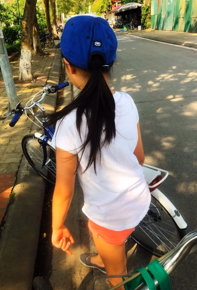 Cuộc sống của Hoa hậu Việt Nam từng bị chính em họ tố "giật chồng" chưa cưới giờ ra sao ảnh 5