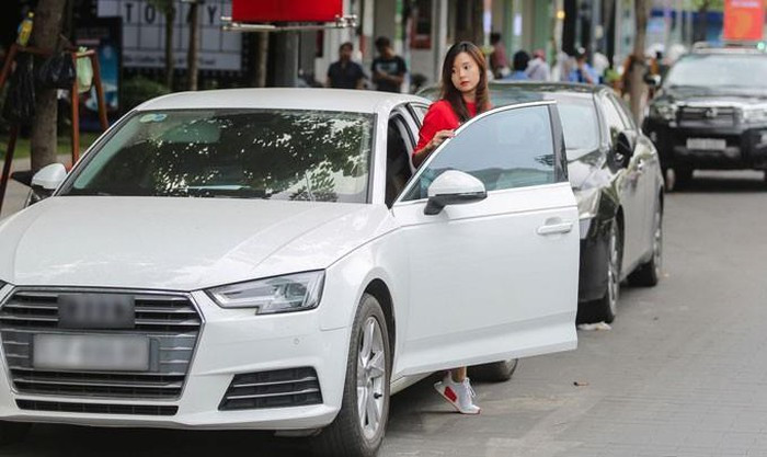 Những hot girl Việt mua nhà, tậu xe tiền tỷ ở tuổi đôi mươi ảnh 4 Những hot girl Việt mua nhà, tậu xe tiền tỷ ở tuổi đôi mươi ảnh 4