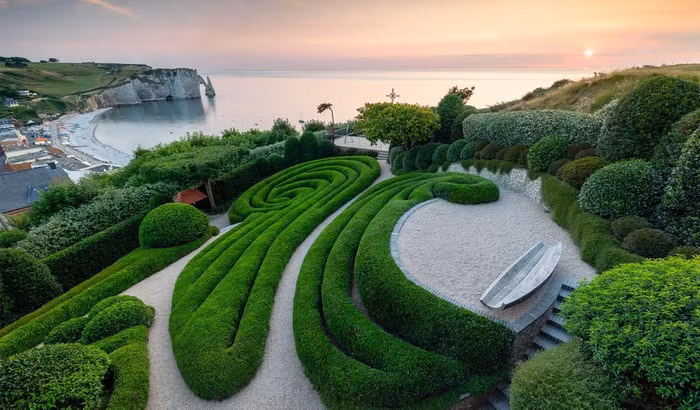 Khu vườn hút khách nhờ những viên đá kỳ dị ảnh 1