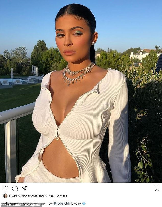 Nữ tỉ phú tự thân trẻ nhất thế giới khoe dàn siêu xe khủng - ảnh 5