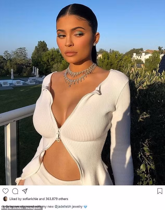 Nữ tỉ phú tự thân trẻ nhất thế giới khoe dàn siêu xe khủng - ảnh 5