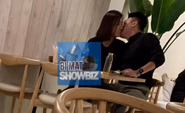 Hoa hậu Đỗ Mỹ Linh và thiếu gia Bảo Hưng bị bắt gặp hôn nhau tình tứ trong quá cà phê.