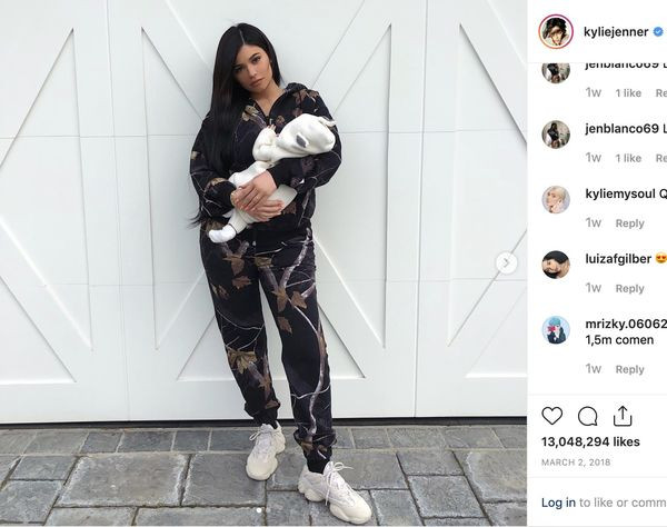 Kylie Jenner - hot girl tiền tỷ chiếm hết chỗ của Cristiano Ronaldo, Neymar, Messi trong 10 bức ảnh được like nhiều nhất Instagram ảnh 2 10 bức ảnh được like nhiều nhất Instagram nửa đầu năm 2019: Vắng mặt Ronaldo, vị trí đầu tiên gây bất ngờ! ảnh 1