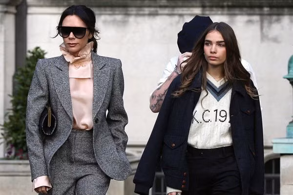 brooklyn doi co con voi ban gai du moi 20 tuoi, vo chong beck-vic "dien dau" vi con trai - 5