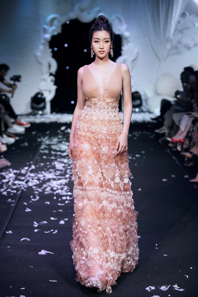 Hoa hậu Mỹ Linh nói gì về nghi vấn hẹn hò em trai BTV Ngọc Trinh? ảnh 1 Hoa hậu Mỹ Linh nói gì về nghi vấn hẹn hò em trai BTV Ngọc Trinh? - ảnh 1