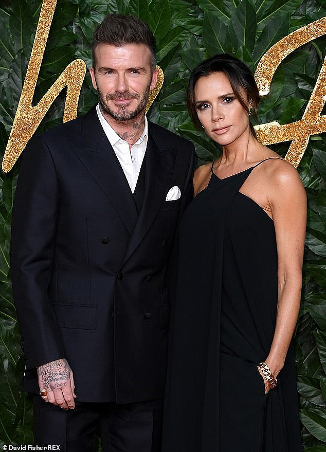 Victoria Beckham lưng trần không tì vết siêu gợi cảm ảnh 6 Victoria Beckham lưng trần không tì vết siêu gợi cảm - ảnh 6